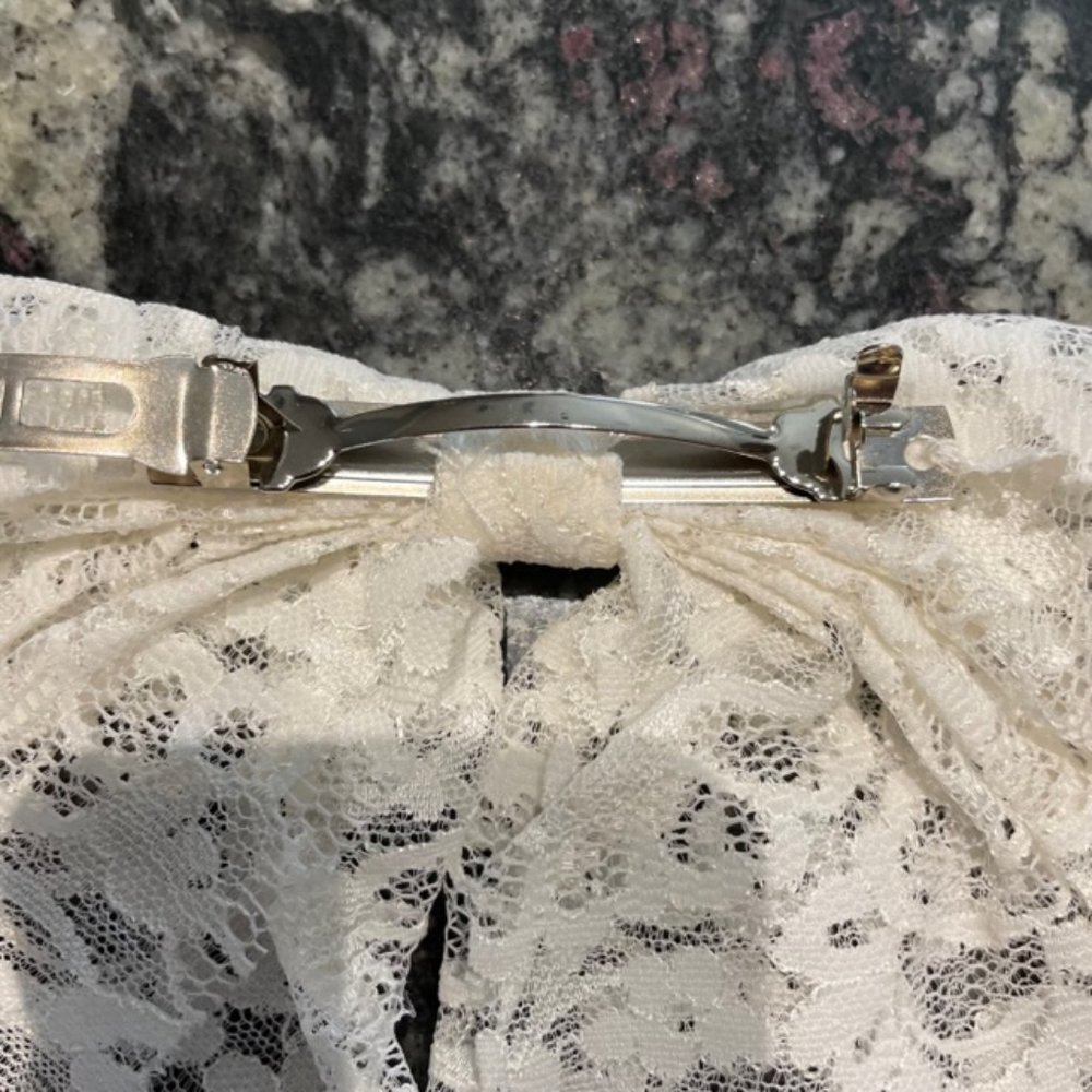 Vintage White Lace Bow Hair Barrette from 1980's - Picture 6 of 6